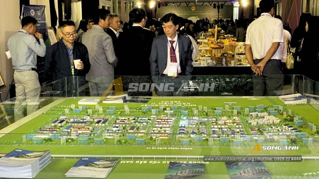 Sa bàn quy hoạch là công cụ thu hút khách hàng quan tâm dự án tại sự kiện