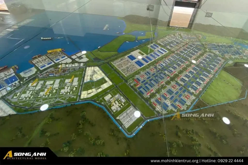 Dự án di dời sa bàn kiến trúc bến cảng Cà Ná Ninh Thuận Cận cảnh độ chi tiết và phức tạp của dự án mô hình Cảng nước sâu Cà Ná đòi hỏi kỹ thuật cao khi di dời sa bàn kiến trúc từ Mô Hình Song Anh.